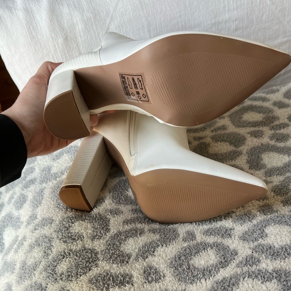 White booties from Vici. Size 8.5. Never worn! - Picture 3 of 5